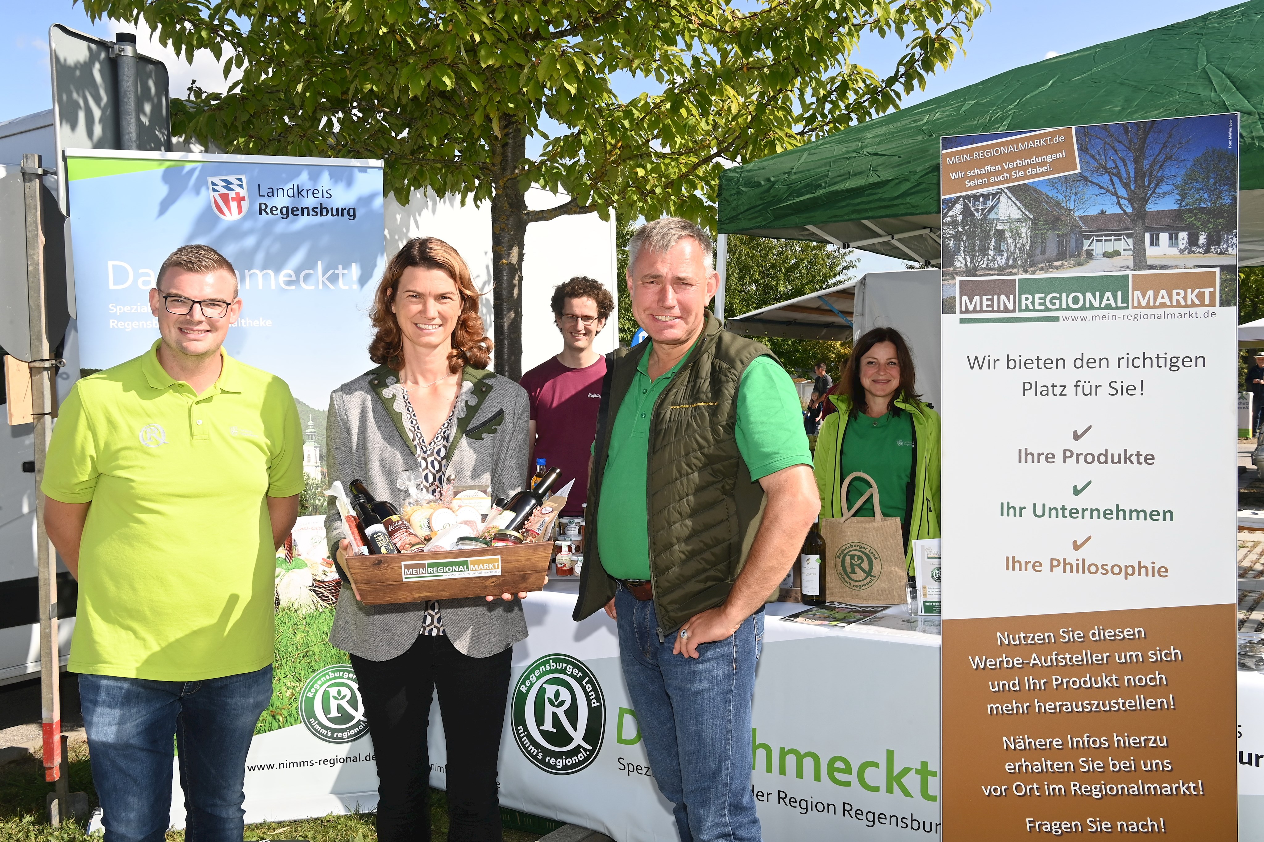 Verantwortliche von RLR und MRM sowie Landrätin feiern Partnerschaft