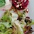Ein leckeres Rote Bete-Tartar Gericht garniert mit Salat